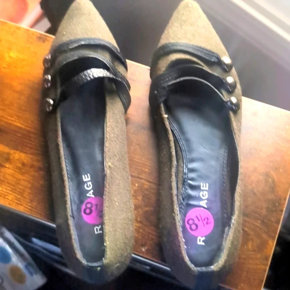 Rampage military industrial pointy toe flats green felt buckle size 8.5